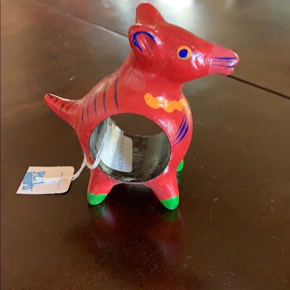 Pier One wooden animal napkin rings - Picture 3 of 9